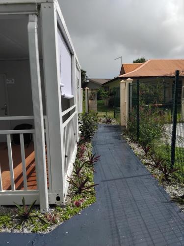 Κήπος έξω από το Jardin de la RAFFINERIE B2