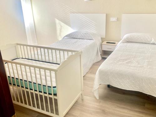 Ένα ή περισσότερα κρεβάτια σε δωμάτιο στο Hostal La Sierra Cabárceno