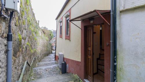 Douro River View 2BR Home by LovelyStay