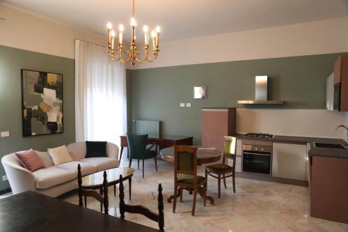 a living room with a couch and a table at Sciclintorno in Scicli