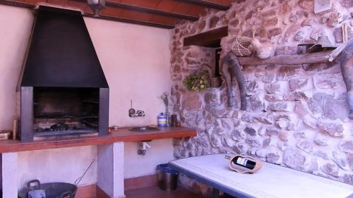 a room with a stone wall with a stone oven at Casa Rural Vallehermoso in San Carlos del Valle