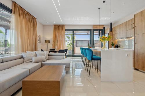 Penthouse Sauna & Jacuzzi in Glyfada