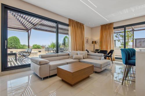 Penthouse Sauna & Jacuzzi in Glyfada