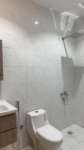 Ένα μπάνιο στο شقق يودج