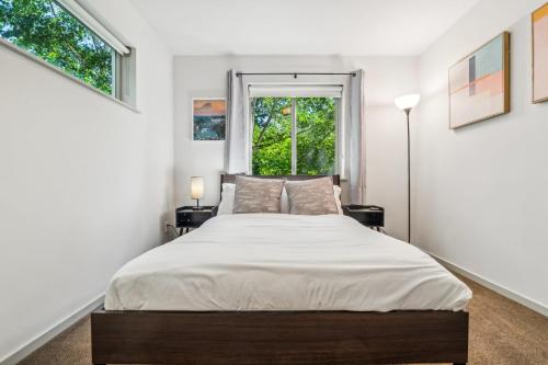 Katil atau katil-katil dalam bilik di Central 3-Story with Private Balcony