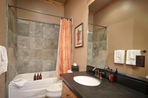 Ảnh trong thư viện ảnh của Palisades Lodge Suite 307 ở Victor