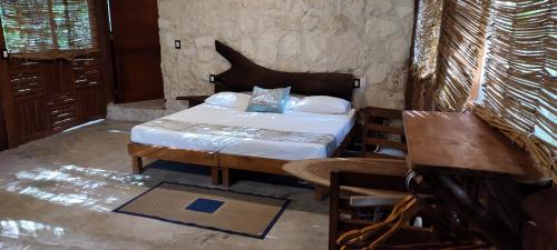 Postel nebo postele na pokoji v ubytování Aldea Maya-Ha Cabañas con cenotes