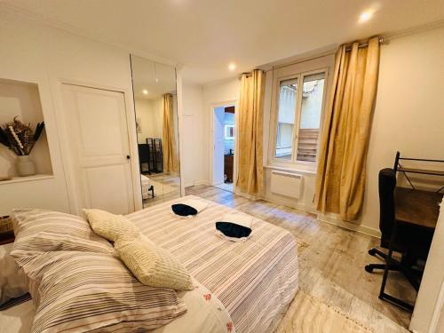 Postel nebo postele na pokoji v ubytování Le Refuge de Saint-Vincent