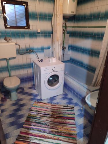 Ένα μπάνιο στο Apartman Luna