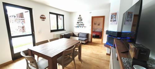 Μια τηλεόραση ή/και κέντρο ψυχαγωγίας στο Casa Cermis