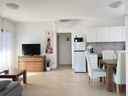 Kuchyň nebo kuchyňský kout v ubytování Flowers Apartments Medulin, Fucane 2