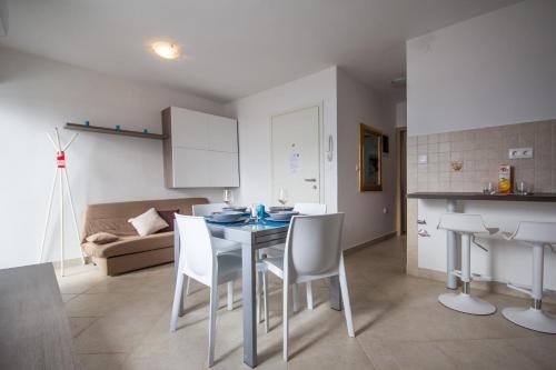 Kuchyň nebo kuchyňský kout v ubytování Apartments Umag Center, seafront with terrace in Umag