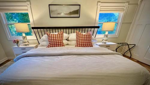 Katil atau katil-katil dalam bilik di The Sharlene-walking distance to Downtown Douglas
