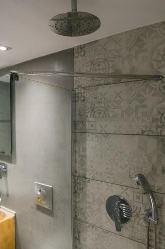 a shower with a glass door in a bathroom at villa eri in Kalamákion