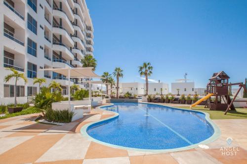 een afbeelding van een zwembad in een hotel bij Stylish Condo with Pools Gym Sunset Bay Views in La Paz