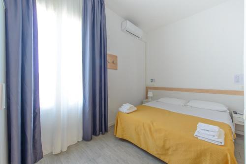 Katil atau katil-katil dalam bilik di Nautic Beach Hotel