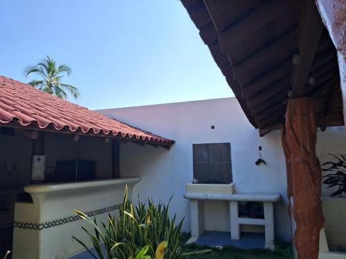 Bangunan di mana terletaknya rumah tamu ini