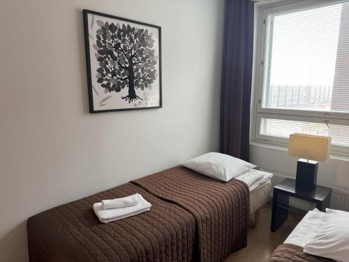 Ένα ή περισσότερα κρεβάτια σε δωμάτιο στο Gella Canalside Apartments with sauna and balcony in address Saukonpaadenranta 4