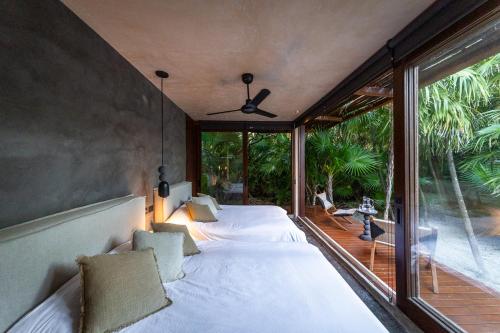 Casa Xik'Nal - Luxury Beach Front Villaにあるベッド
