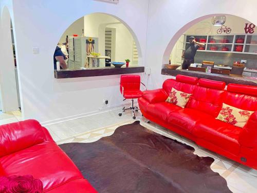 Khu vực ghế ngồi tại Hillside exquisite executive lodge