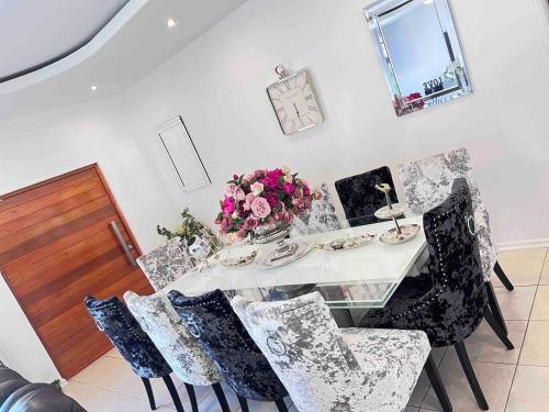 Ảnh trong thư viện ảnh của Hillside exquisite executive lodge ở Bulawayo