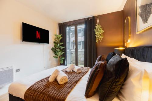 a bedroom with a bed with towels on it at Coco Lounge- Central Bham, O/R Parking & Balcony in Birmingham