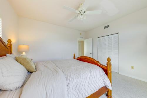 a bedroom with a bed and a ceiling fan at Half-Mi to Boat Ramp Canal-Front Florida Keys Gem in Tavernier