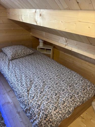 Ένα ή περισσότερα κρεβάτια σε δωμάτιο στο Le Chalet de Françesca
