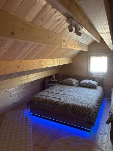 Ένα ή περισσότερα κρεβάτια σε δωμάτιο στο Le Chalet de Françesca
