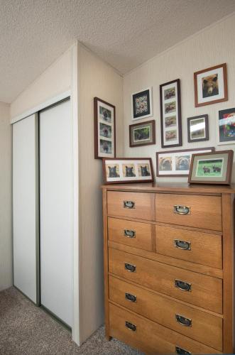 Gambar di galeri bagi Rosenberg's Creekside Cabin di Wawona