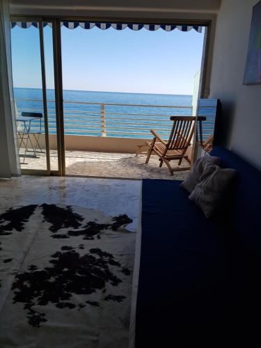 Menton front bord de mer Côte d'Azur Florentina sea view French Riviera proche Monaco Montecarlo superb studio