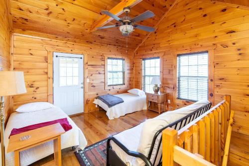 a bedroom with two beds in a log cabin at Climber's Haven in Rogers