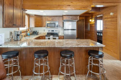 Kuchyň nebo kuchyňský kout v ubytování Vivian Park Sundance Cabin
