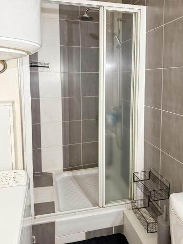 a shower with a glass door in a bathroom at Appartement Le Puy Courny, 2 lits, 28m2, wifi in Aurillac