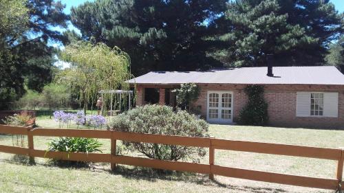 a wooden fence in front of a house at chalet vistas in Villa Ventana