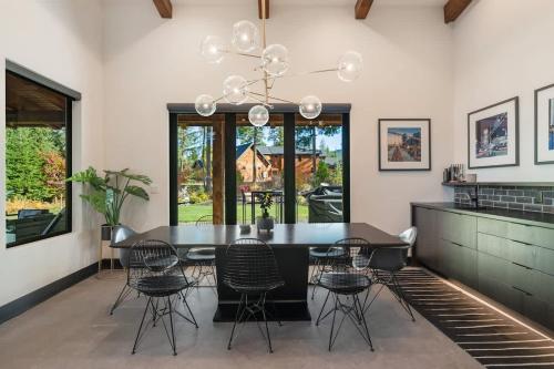 Fotografie z fotogalerie ubytování Architecturally stunning Cle Elum luxury retreat v destinaci Cle Elum