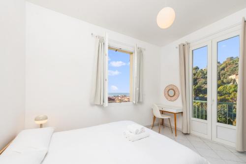 Beautiful & large sea view apartment