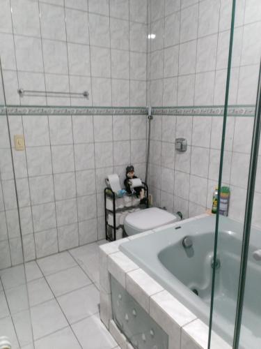 Ένα μπάνιο στο Casa da Rosa e junior