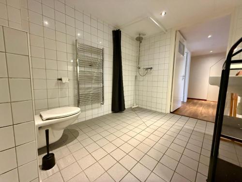 Ένα μπάνιο στο Holiday Home Vijfhuizen 2pers Lisa