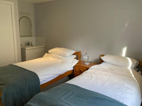 two beds sitting next to each other in a room at Tigh en Leigh in Shieldaig