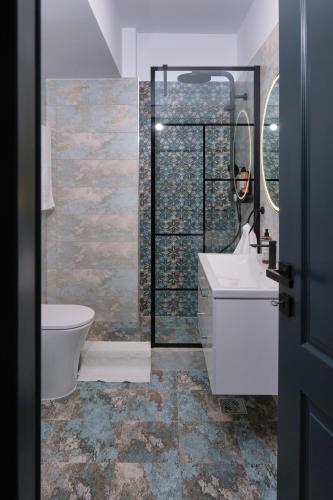a bathroom with a sink and a toilet and a mirror at Chill & Cozy in Valea Lupului