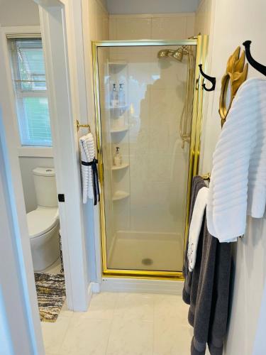 Ванна кімната в Donna's Bed & Breakfast