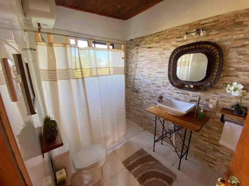 a bathroom with a sink and a mirror at Chacra Mahatma in Tacuarembó