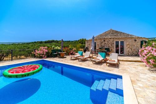 Seaside family friendly house with a swimming pool Mirca, Brac - 23797