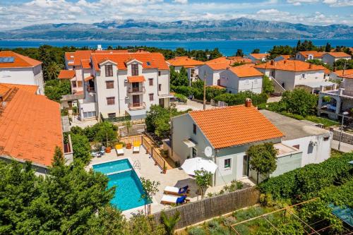 Family friendly house with a swimming pool Supetar, Brac - 23813