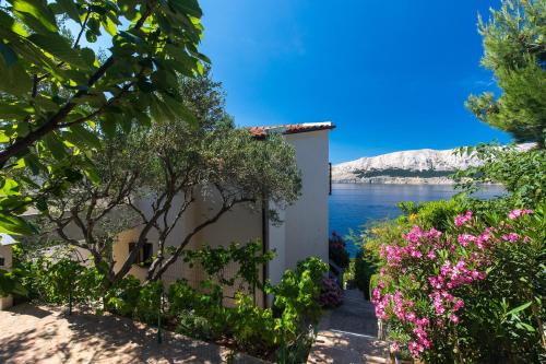 Apartments with parking space Baska, Krk - 23918