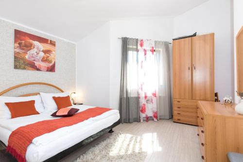 Apartments with parking space Baska, Krk - 23918