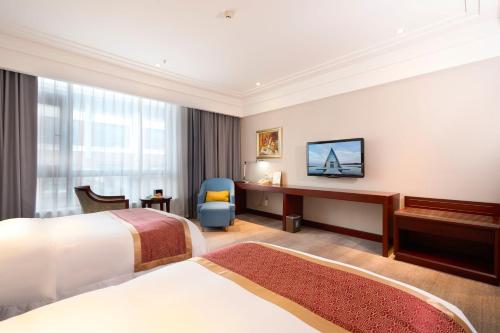 Ένα ή περισσότερα κρεβάτια σε δωμάτιο στο Tongli Lake View Hotel