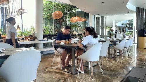 Clientes alojados en Dominiks Green Heaven Epic Ocean View Tambuli Pool