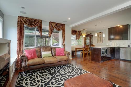 a living room with a couch and a kitchen at Modern Home in Victoria, BC in Victoria